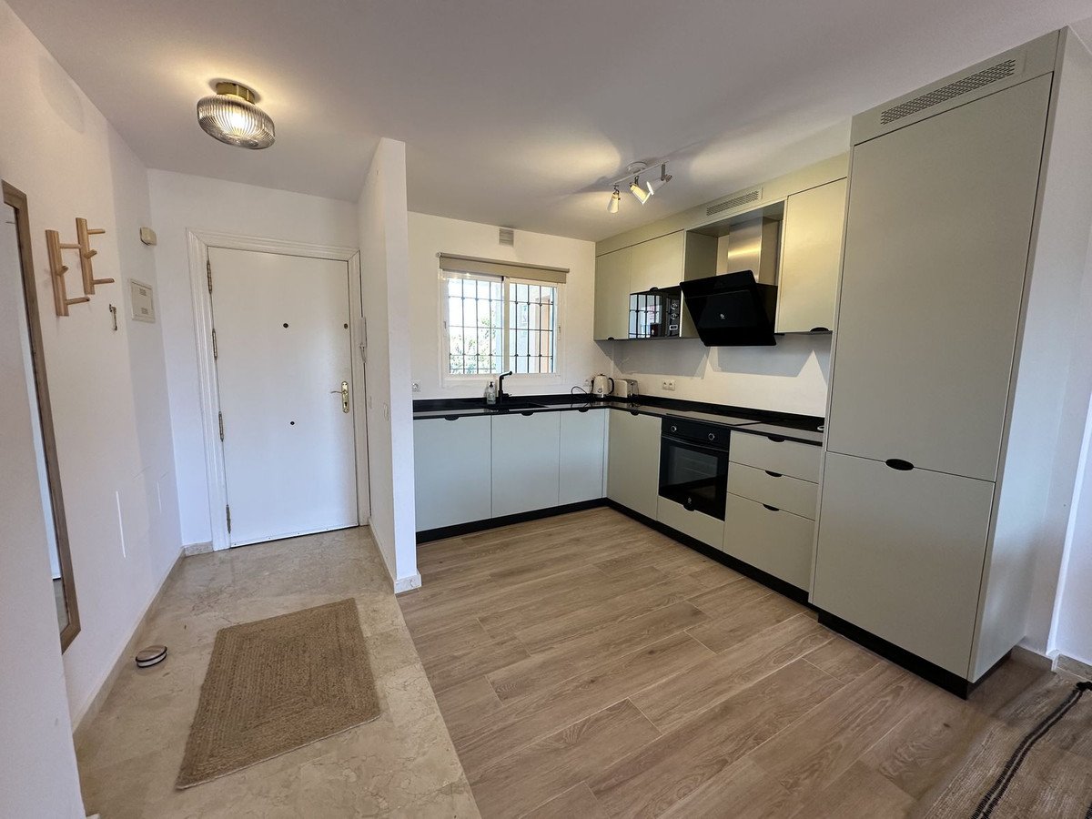 2 Bed Top Floor Apartment in Cerros del Aguila