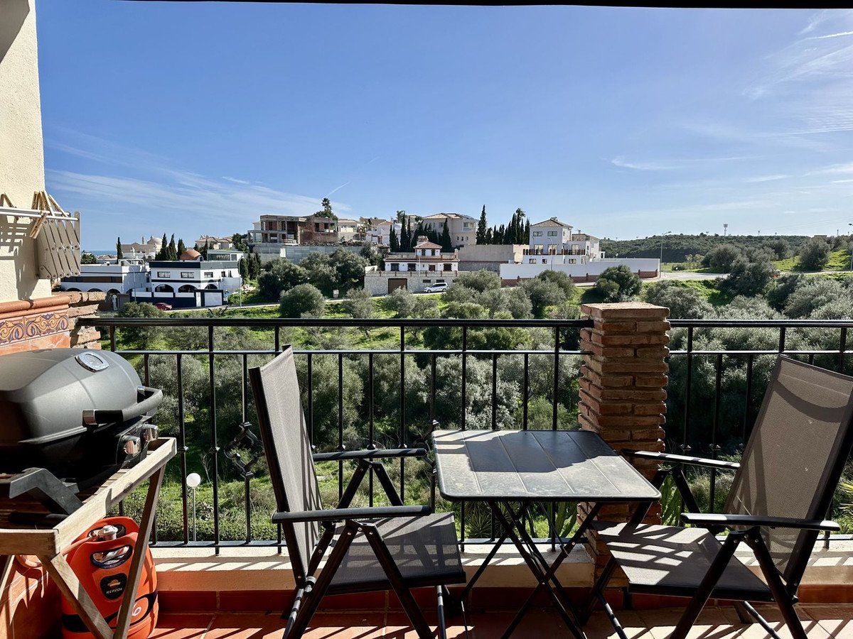 2 Bed Top Floor Apartment in Cerros del Aguila