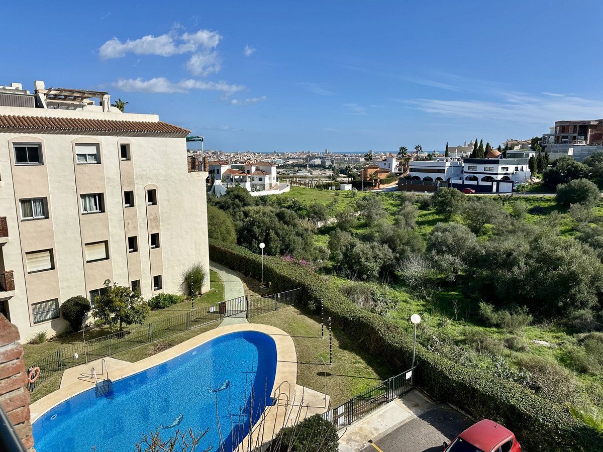 2 Bed Top Floor Apartment in Cerros del Aguila