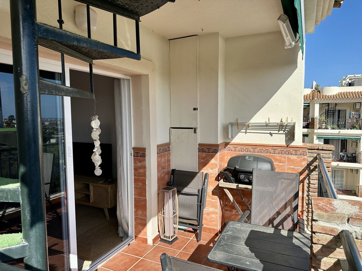 2 Bed Top Floor Apartment in Cerros del Aguila