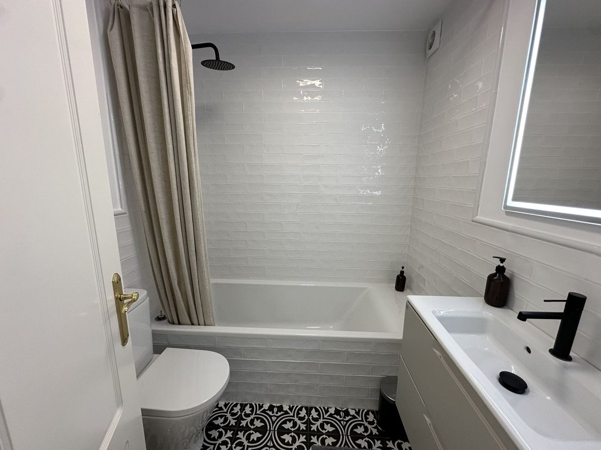 2 Bed Top Floor Apartment in Cerros del Aguila