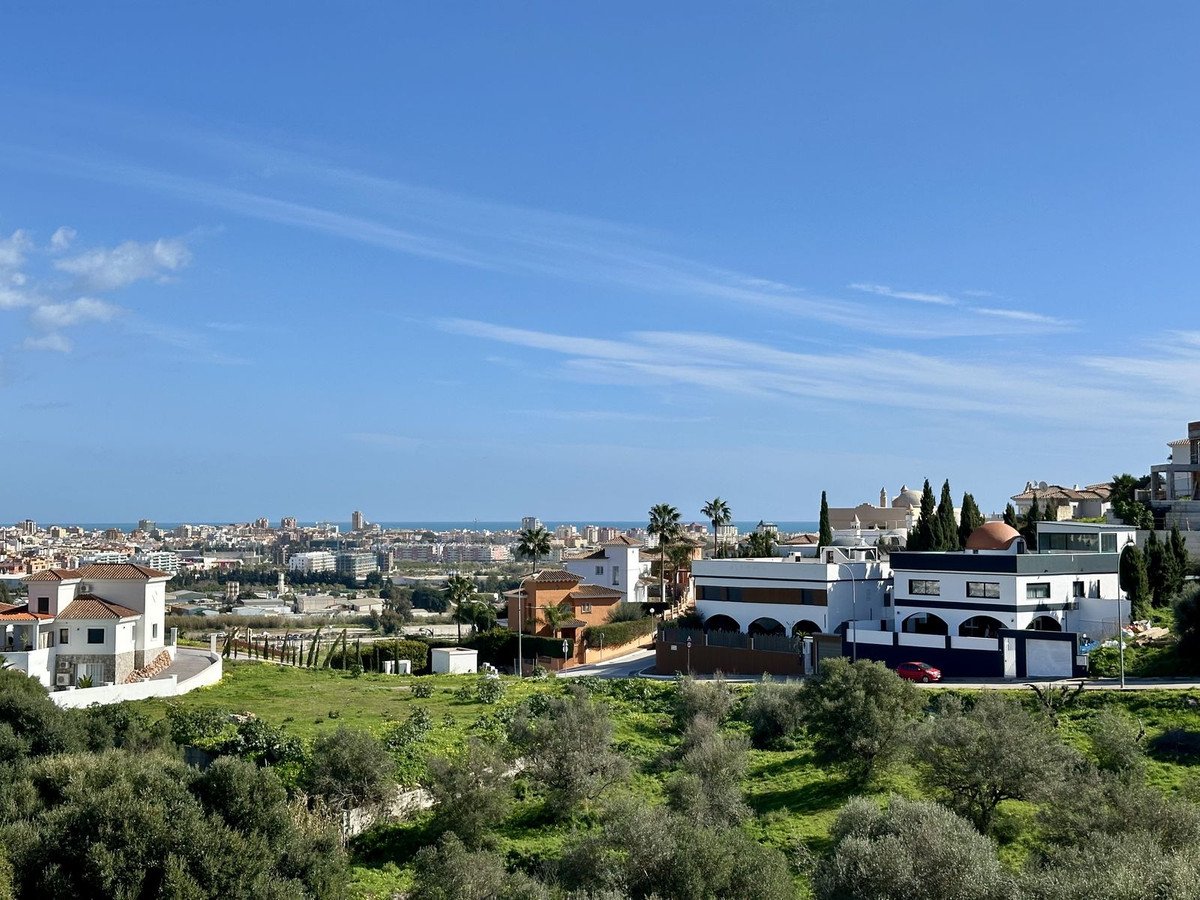 2 Bed Top Floor Apartment in Cerros del Aguila