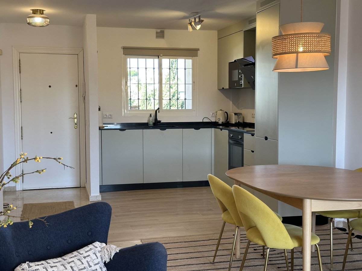 2 Bed Top Floor Apartment in Cerros del Aguila