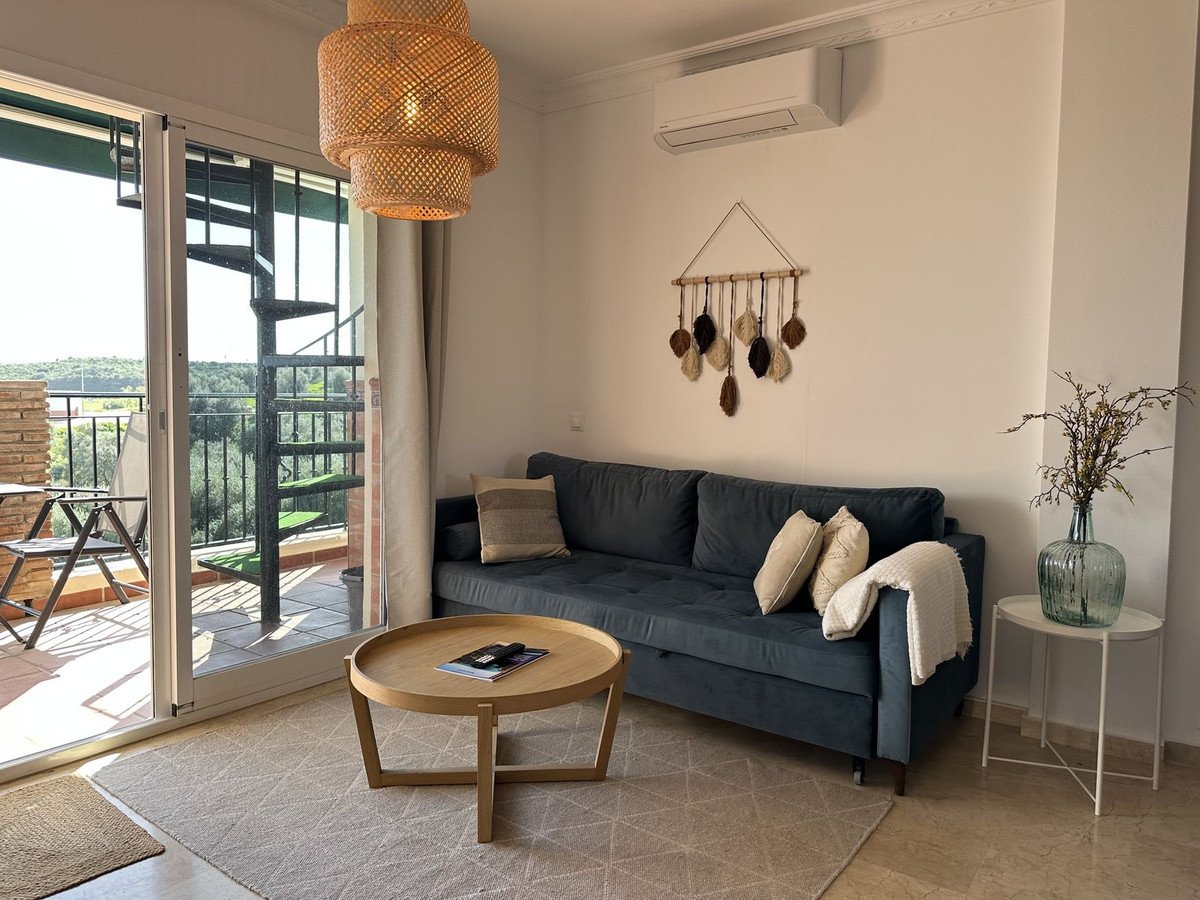 2 Bed Top Floor Apartment in Cerros del Aguila