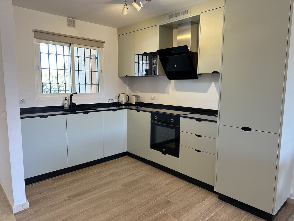 2 Bed Top Floor Apartment in Cerros del Aguila