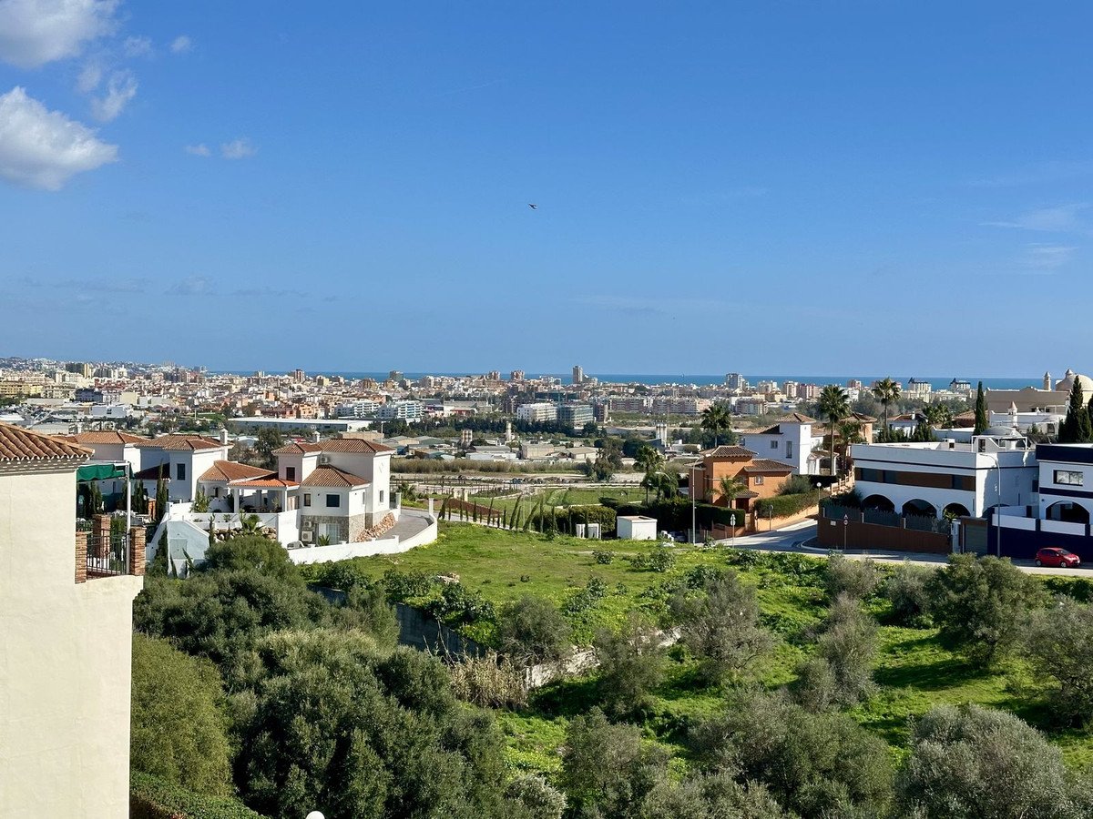 2 Bed Top Floor Apartment in Cerros del Aguila