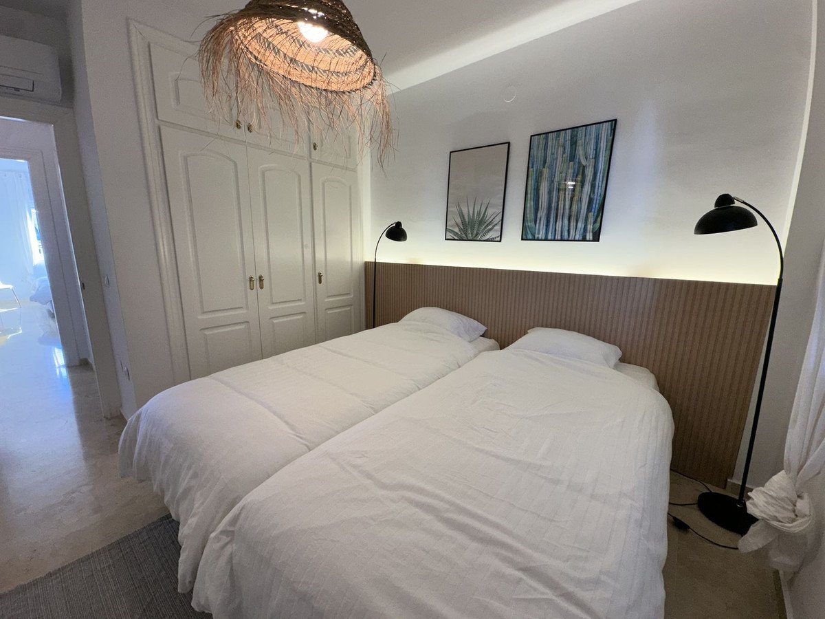 2 Bed Top Floor Apartment in Cerros del Aguila