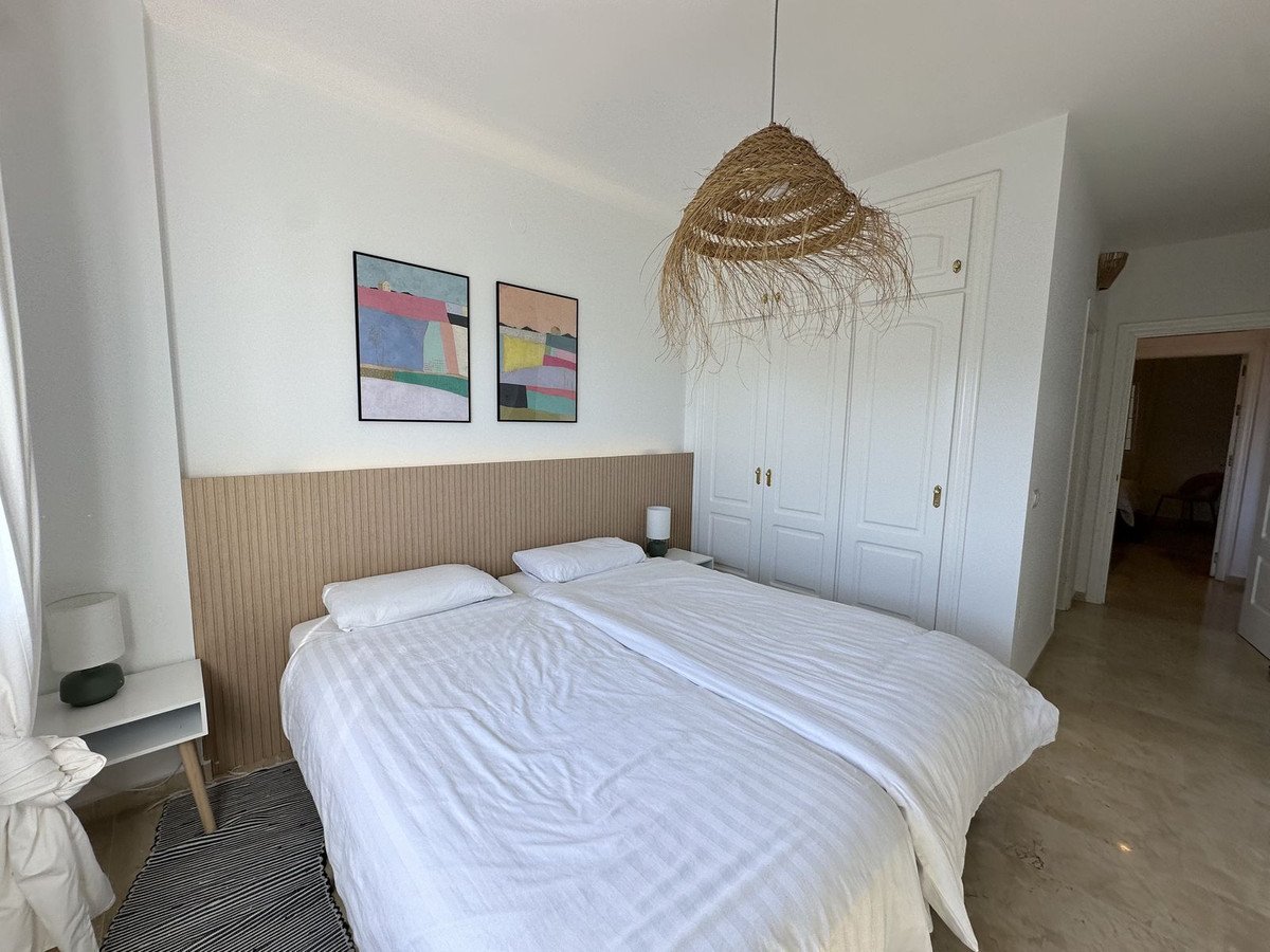 2 Bed Top Floor Apartment in Cerros del Aguila