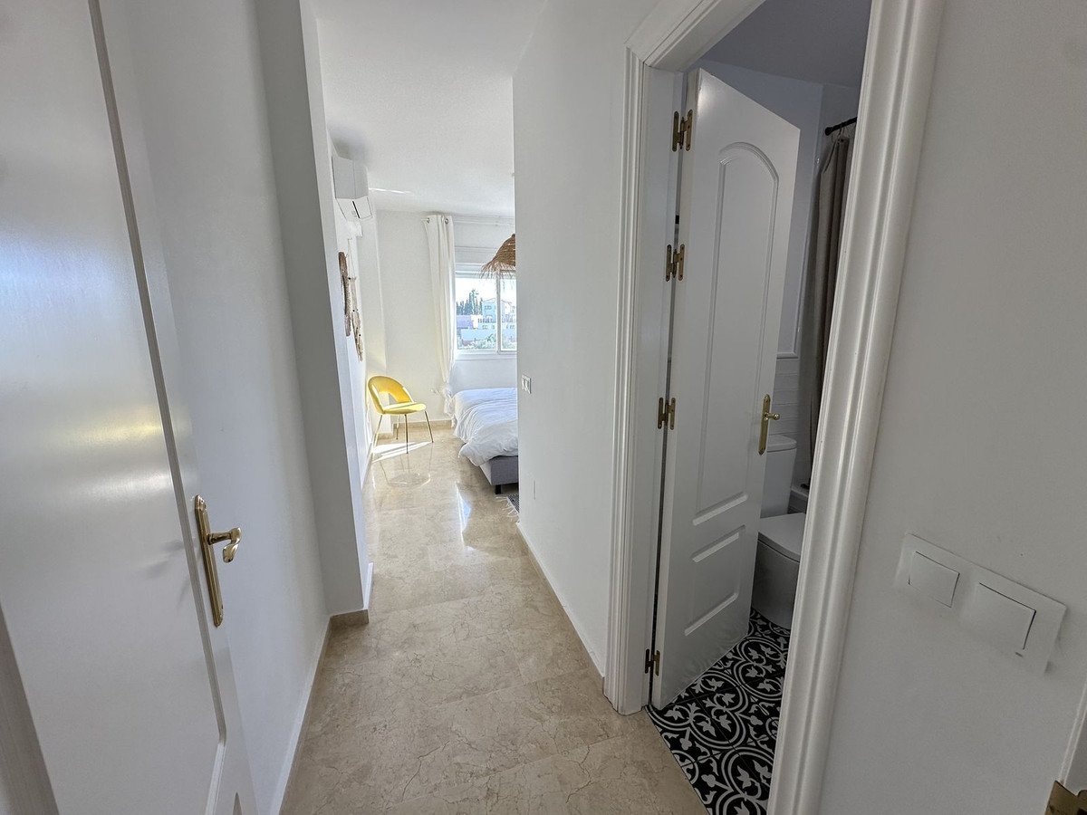 2 Bed Top Floor Apartment in Cerros del Aguila