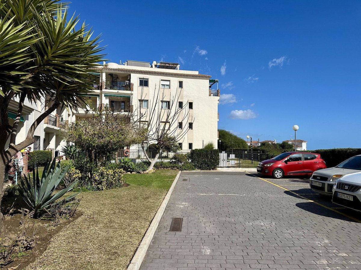 2 Bed Top Floor Apartment in Cerros del Aguila