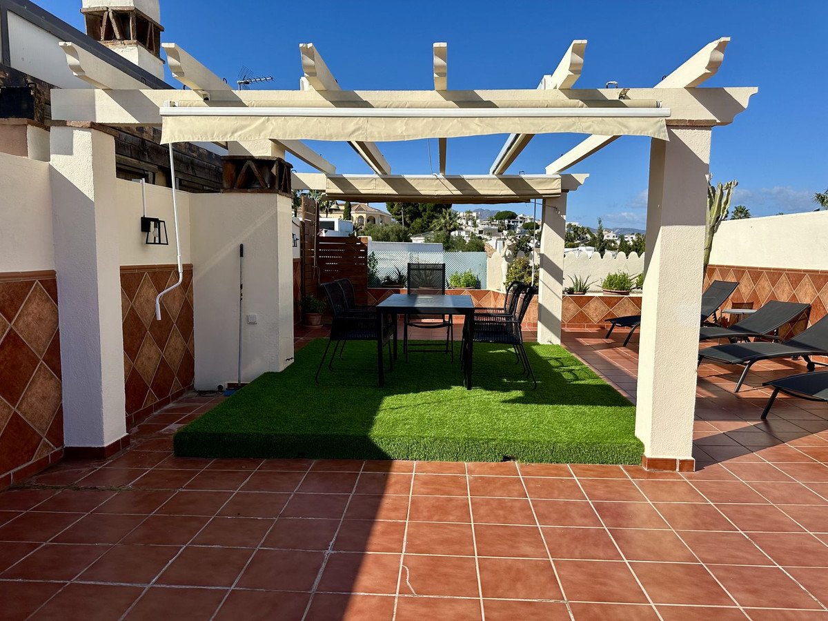 2 Bed Top Floor Apartment in Cerros del Aguila