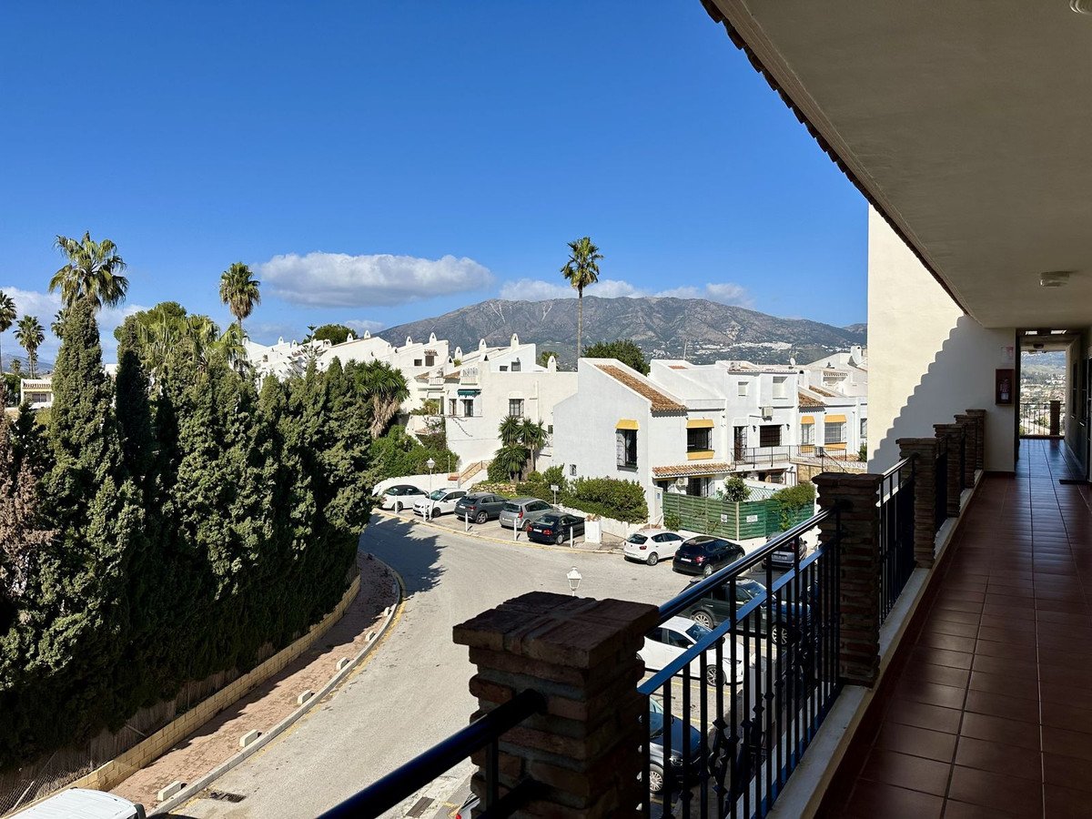 2 Bed Top Floor Apartment in Cerros del Aguila