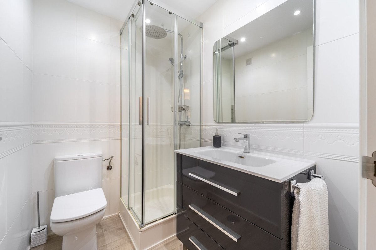 2 Bed Middle Floor Apartment in Benalmadena