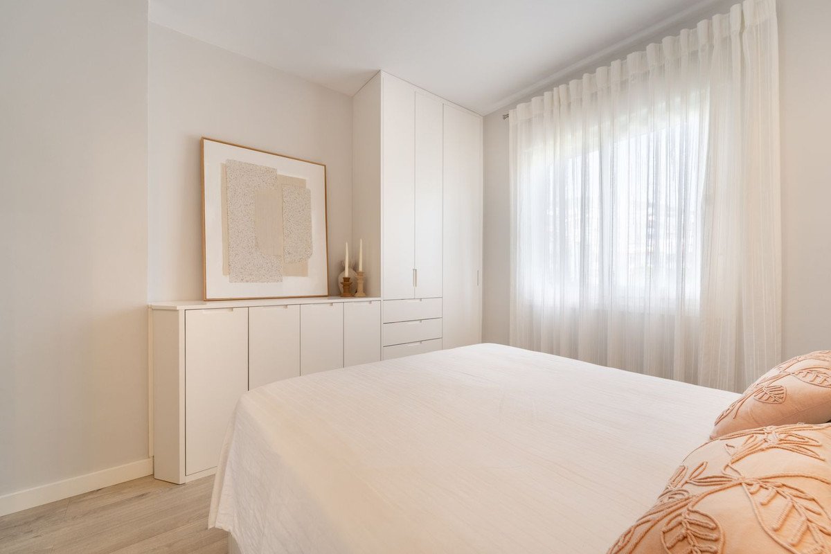2 Bed Middle Floor Apartment in Benalmadena
