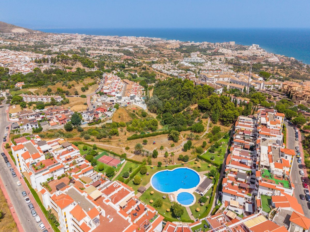 2 Bed Middle Floor Apartment in Benalmadena