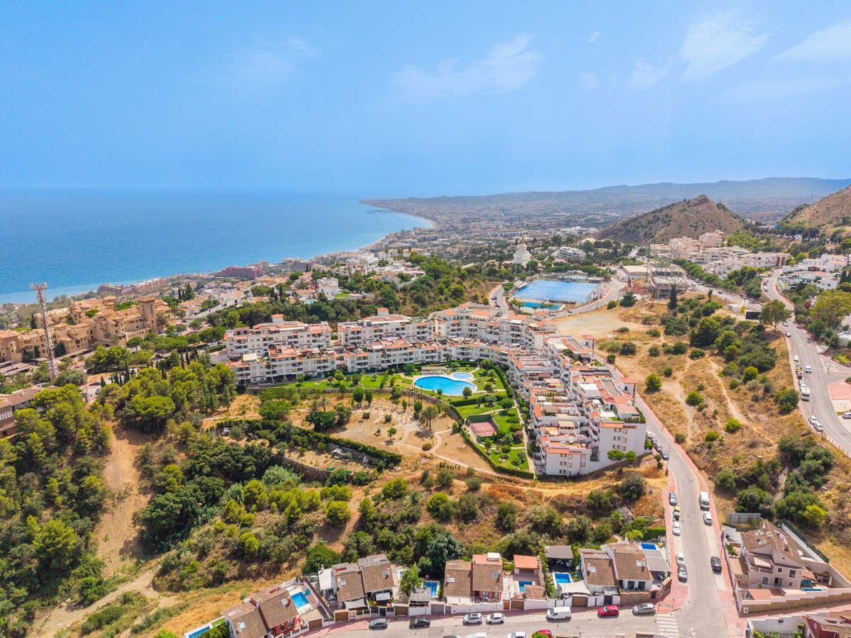 2 Bed Middle Floor Apartment in Benalmadena