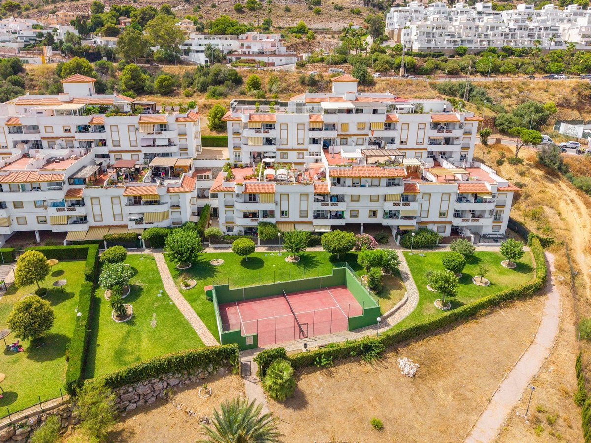 2 Bed Middle Floor Apartment in Benalmadena