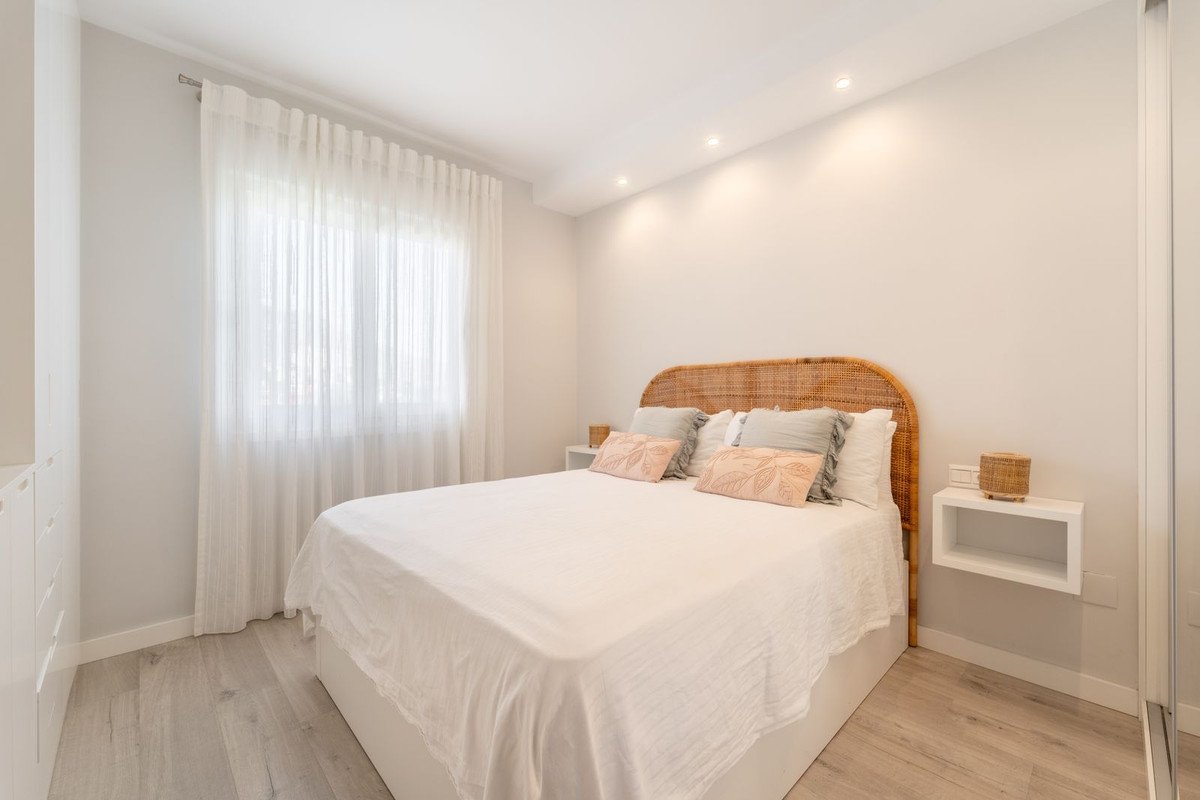 2 Bed Middle Floor Apartment in Benalmadena