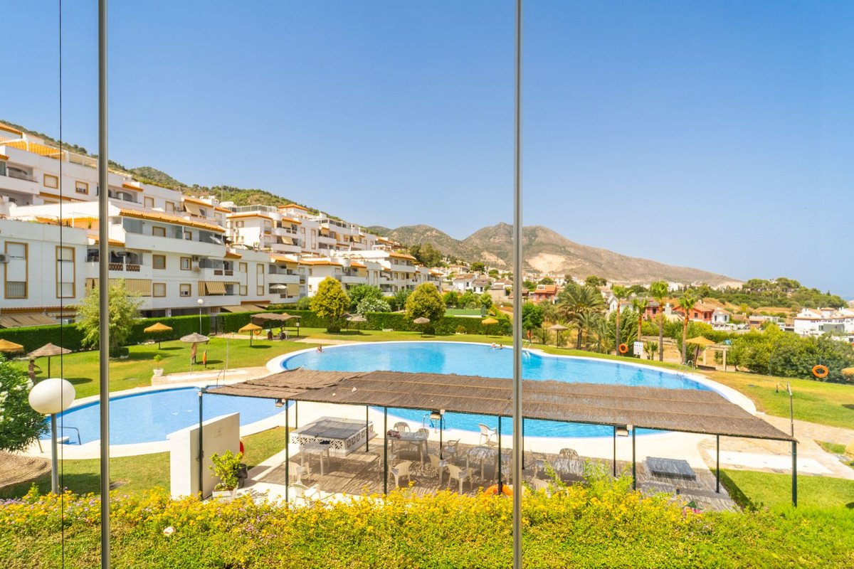 2 Bed Middle Floor Apartment in Benalmadena