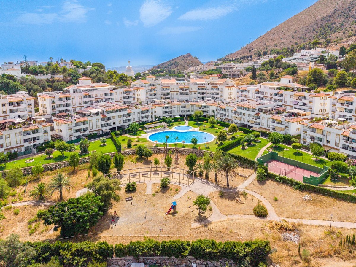 2 Bed Middle Floor Apartment in Benalmadena