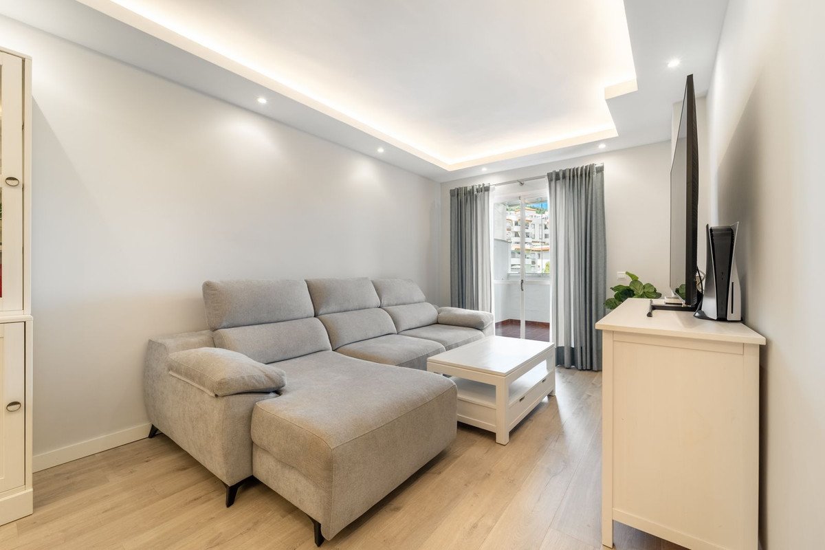 2 Bed Middle Floor Apartment in Benalmadena