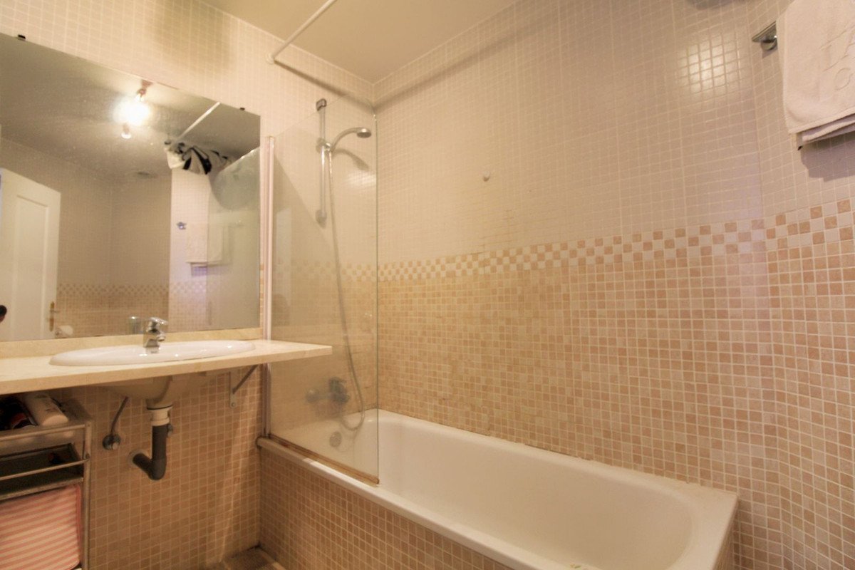 2 Bed Middle Floor Apartment in Torrequebrada