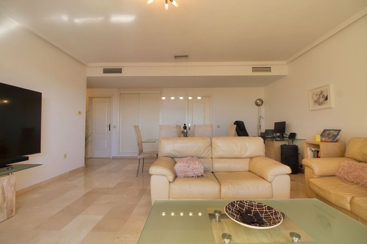 2 Bed Middle Floor Apartment in Torrequebrada