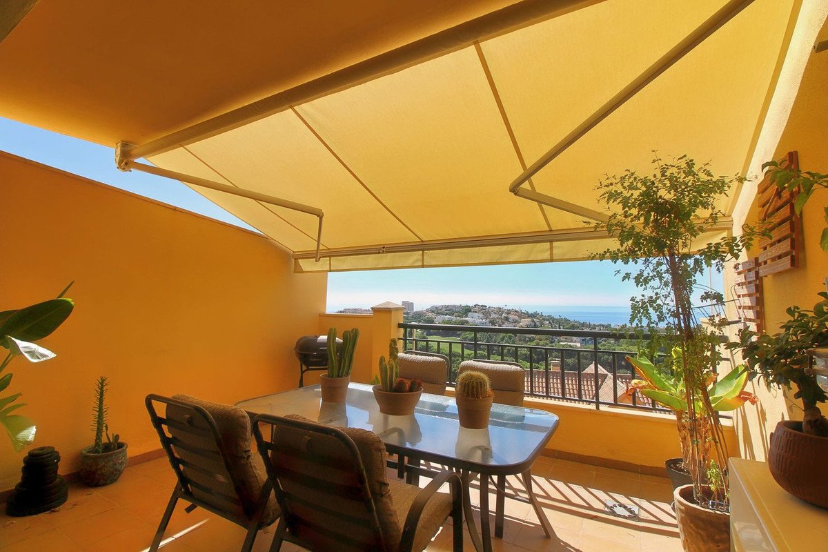 2 Bed Middle Floor Apartment in Torrequebrada