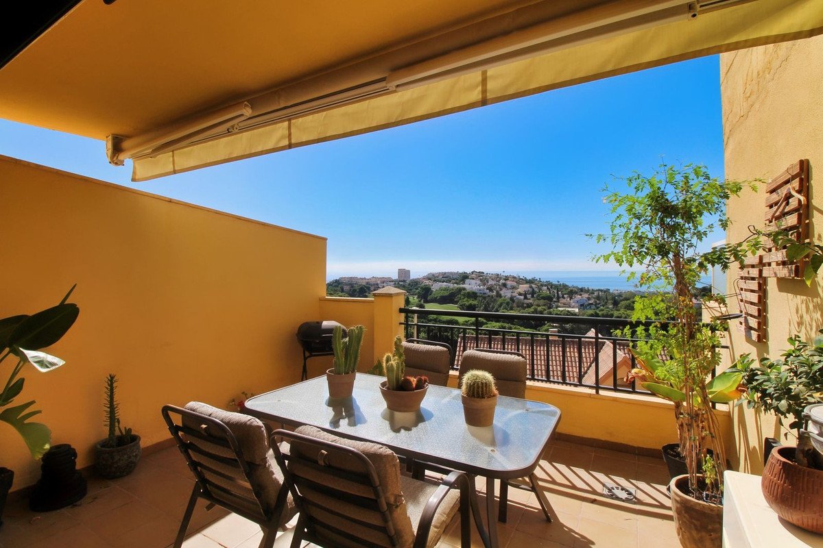 2 Bed Middle Floor Apartment in Torrequebrada