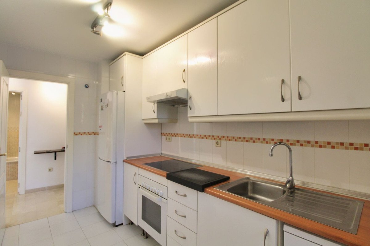 2 Bed Middle Floor Apartment in Torrequebrada
