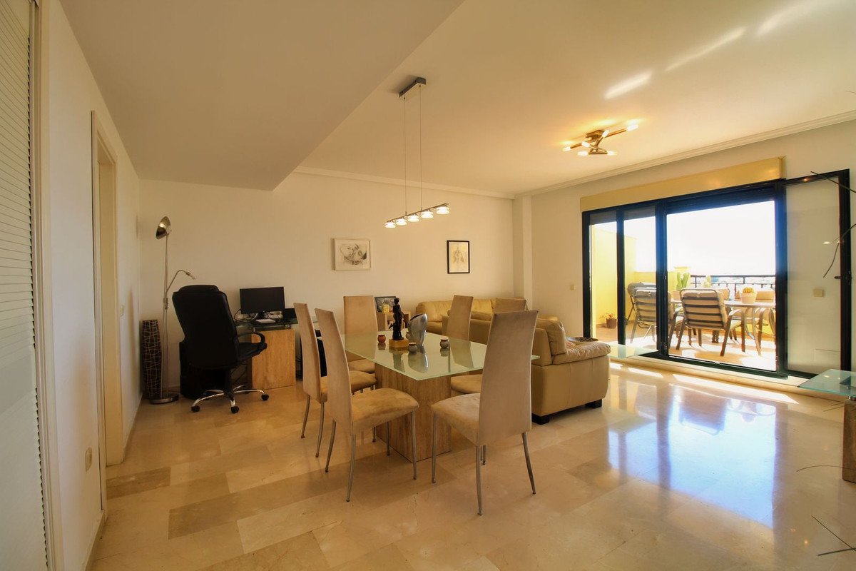 2 Bed Middle Floor Apartment in Torrequebrada