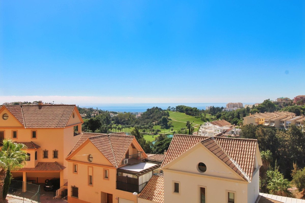 2 Bed Middle Floor Apartment in Torrequebrada