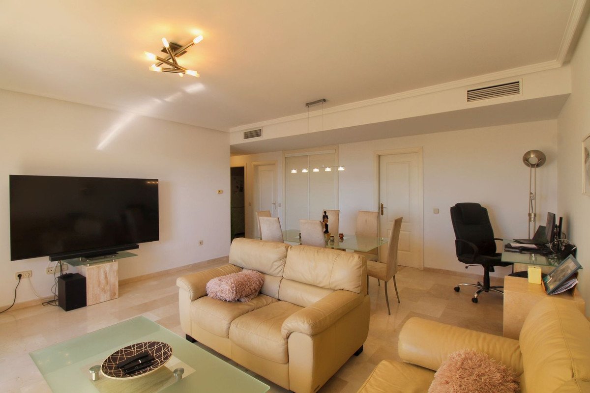 2 Bed Middle Floor Apartment in Torrequebrada