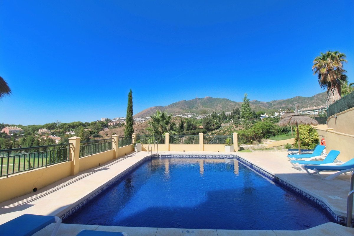 2 Bed Middle Floor Apartment in Torrequebrada
