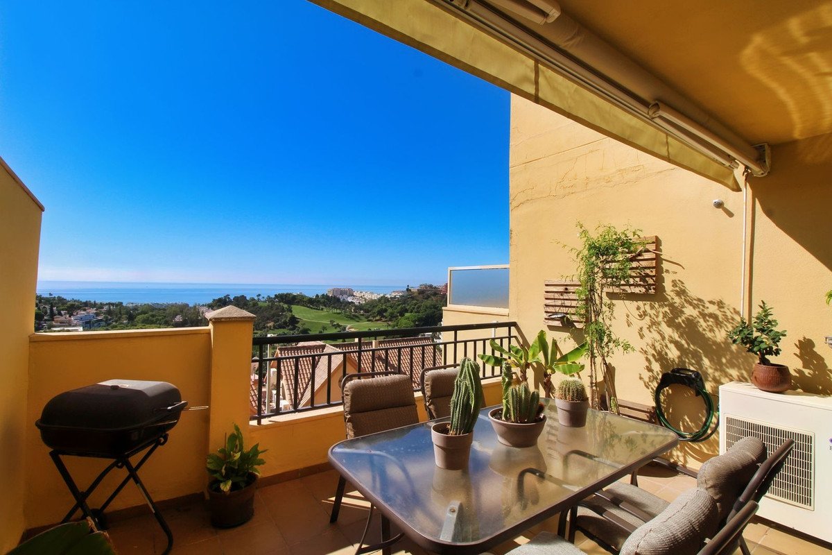 2 Bed Middle Floor Apartment in Torrequebrada