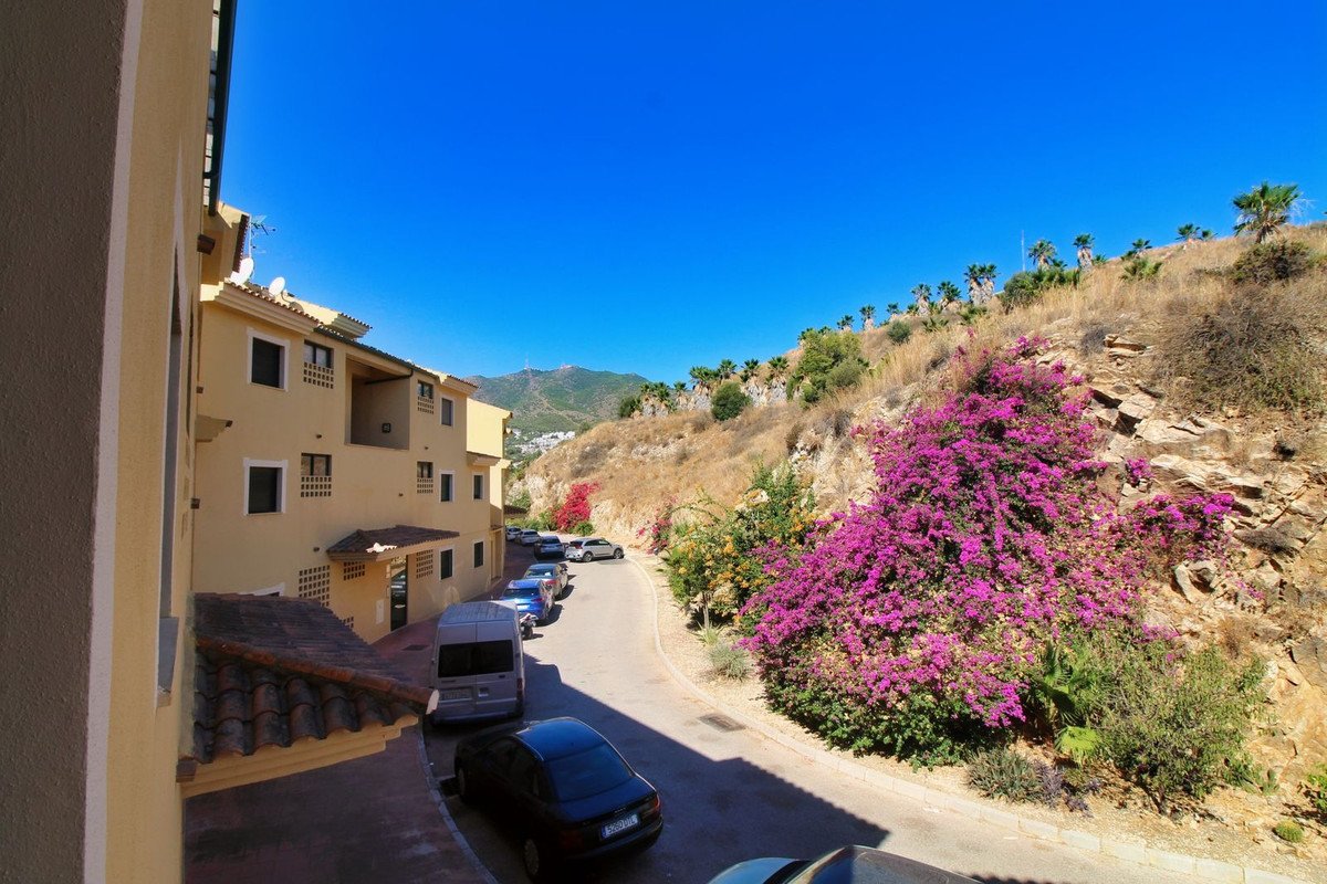 2 Bed Middle Floor Apartment in Torrequebrada