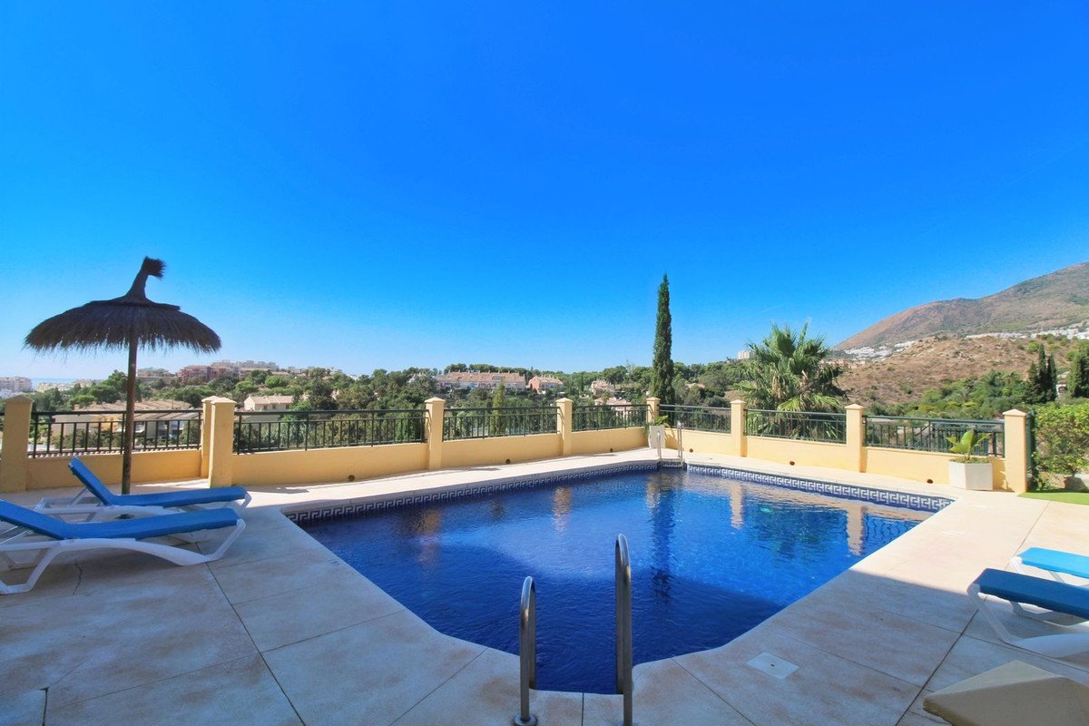 2 Bed Middle Floor Apartment in Torrequebrada