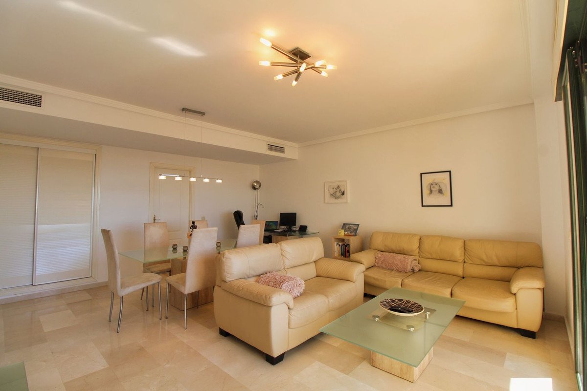 2 Bed Middle Floor Apartment in Torrequebrada