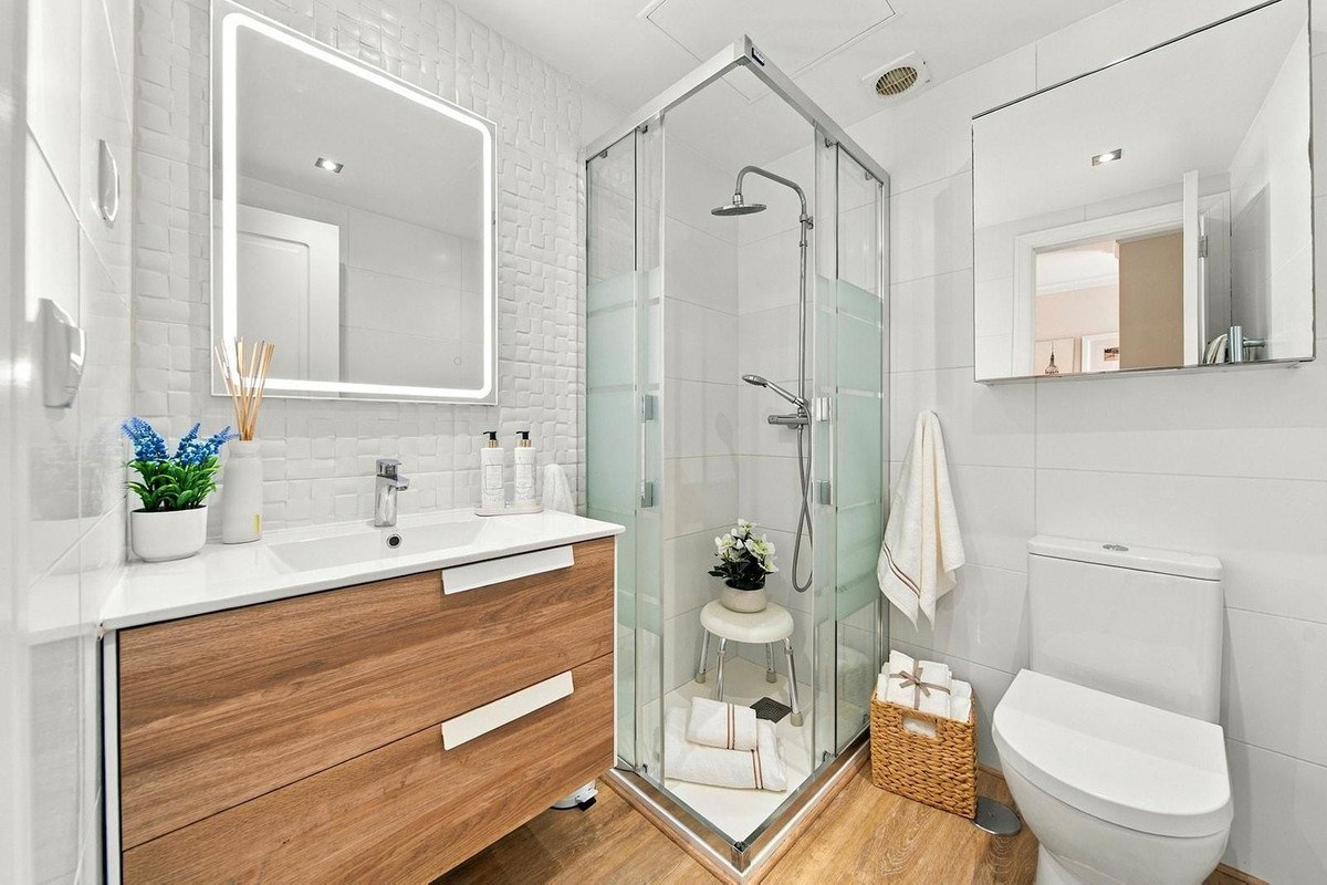 2 Bed Top Floor Apartment in Nueva Andalucía