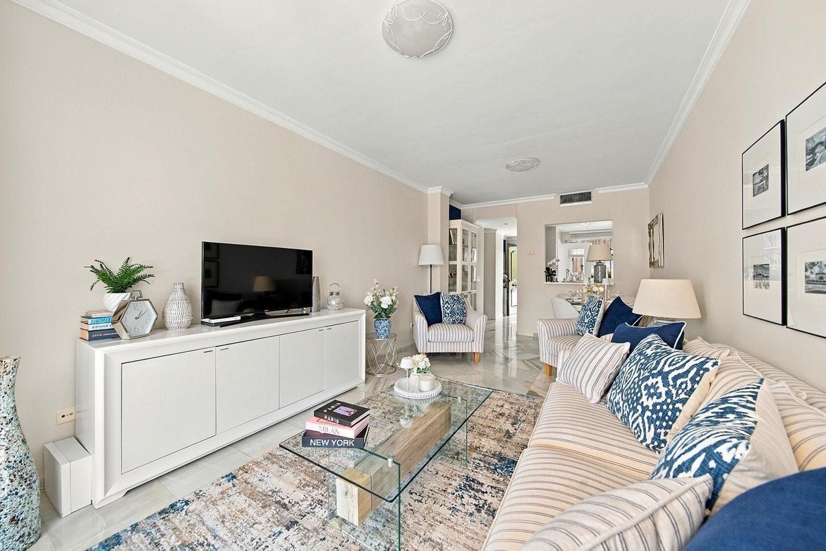2 Bed Top Floor Apartment in Nueva Andalucía