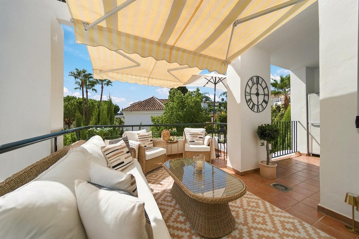 2 Bed Top Floor Apartment in Nueva Andalucía