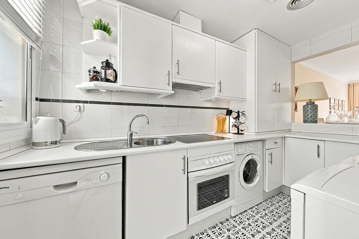 2 Bed Top Floor Apartment in Nueva Andalucía