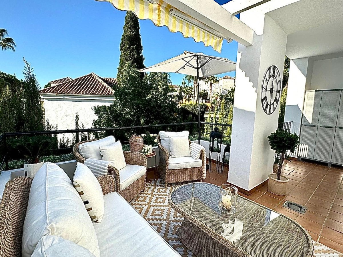 2 Bed Top Floor Apartment in Nueva Andalucía