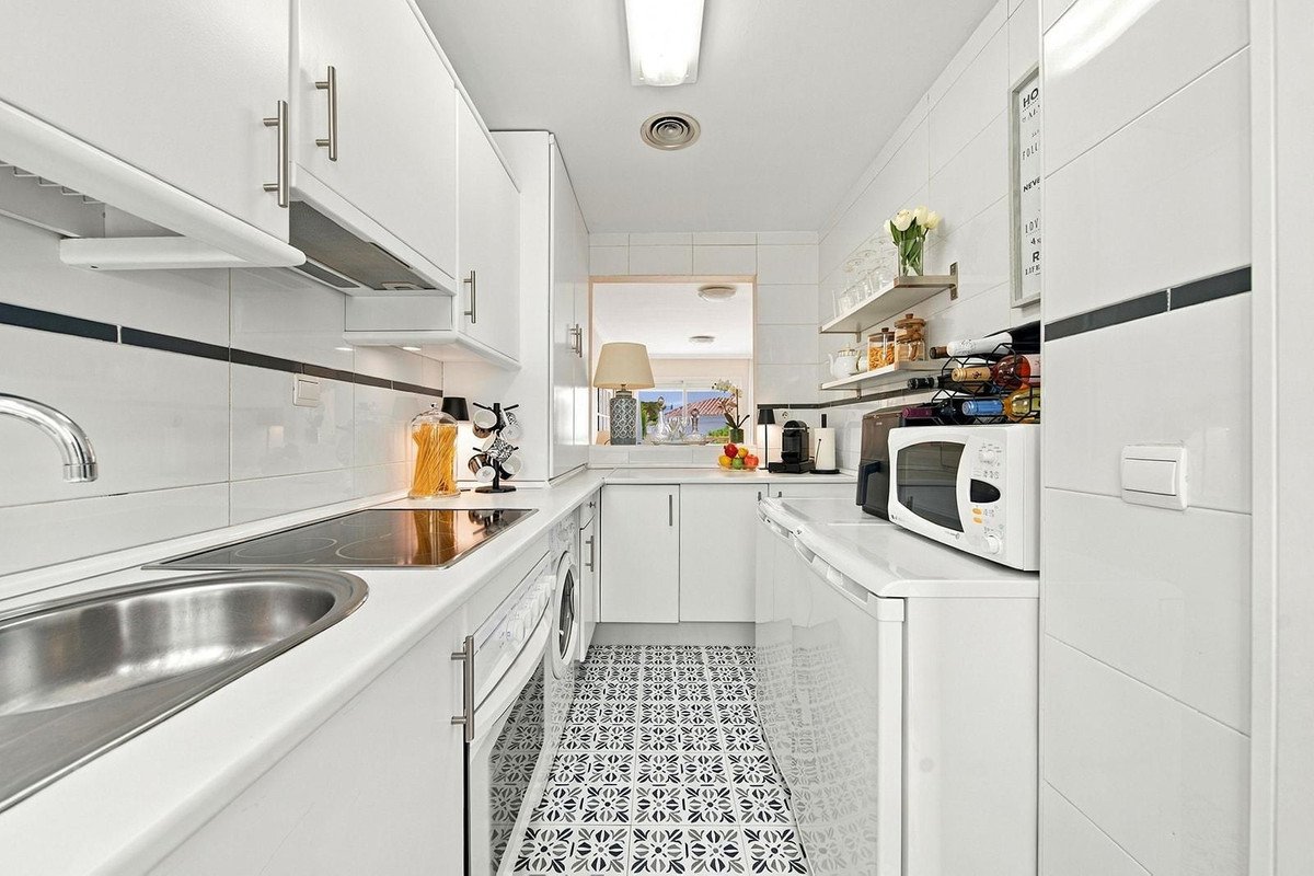 2 Bed Top Floor Apartment in Nueva Andalucía