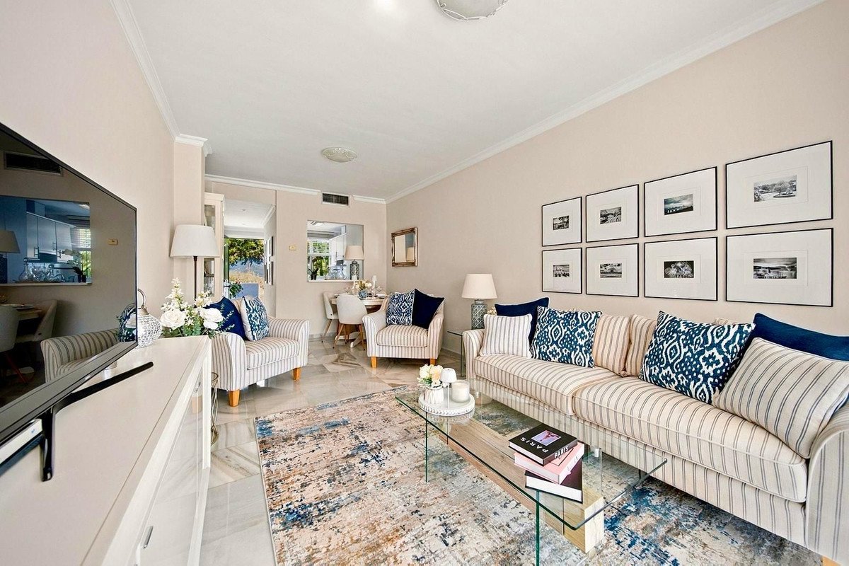 2 Bed Top Floor Apartment in Nueva Andalucía
