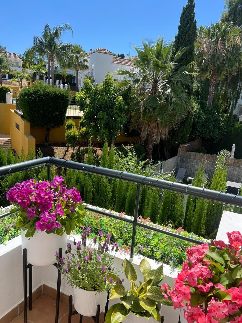 2 Bed Top Floor Apartment in Nueva Andalucía