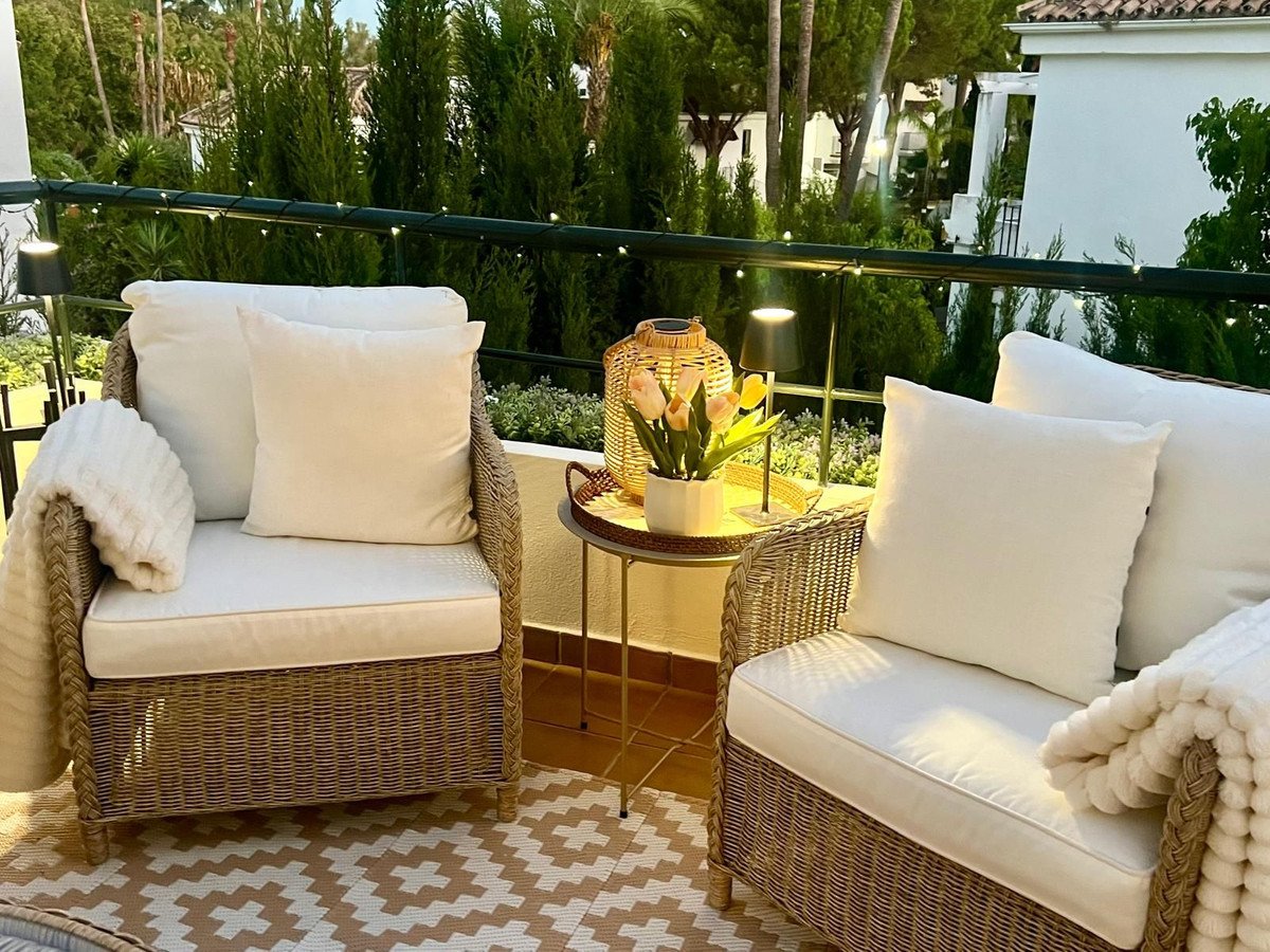 2 Bed Top Floor Apartment in Nueva Andalucía