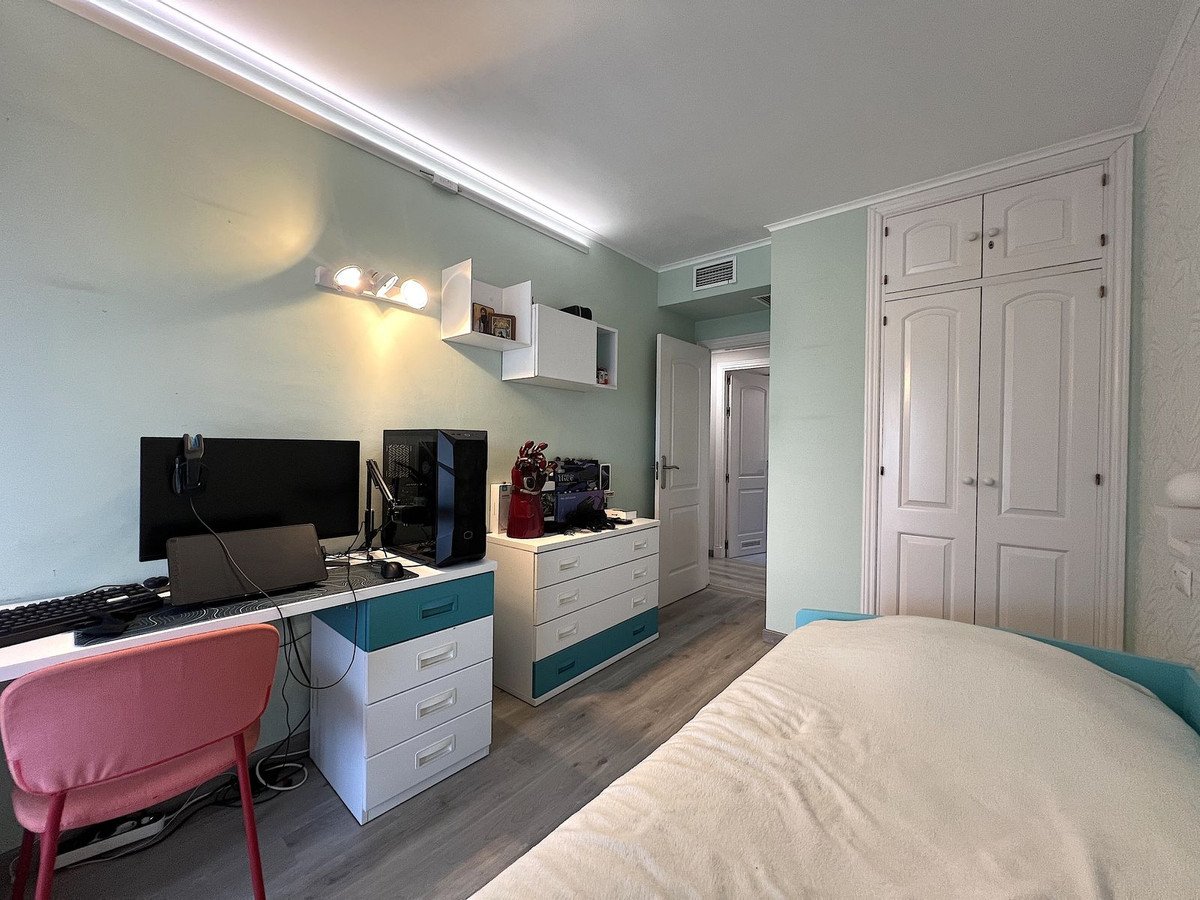 3 Bed Middle Floor Apartment in San Pedro de Alcántara