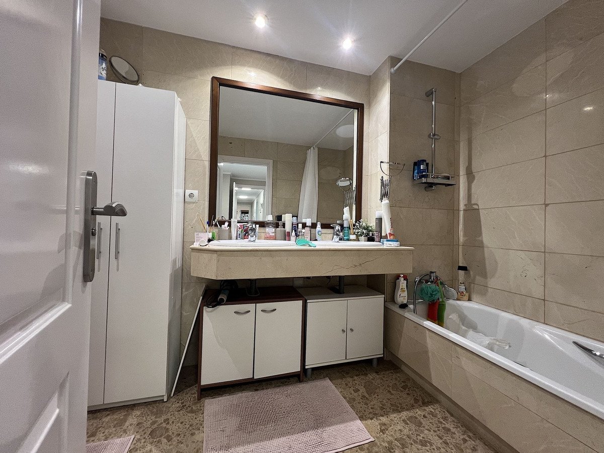 3 Bed Middle Floor Apartment in San Pedro de Alcántara