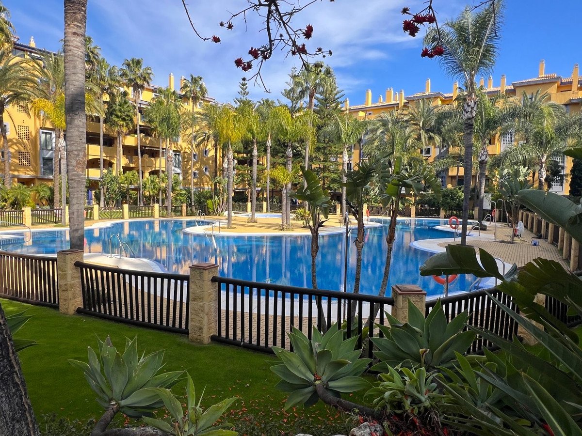 3 Bed Middle Floor Apartment in San Pedro de Alcántara